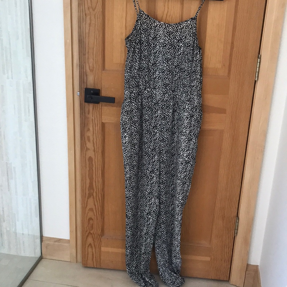 Black and white jumpsuit / banana republic